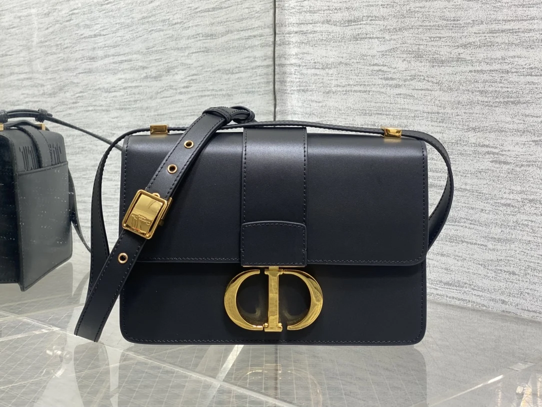 Dior 30 Montaigne 24cm women s crossbody bag