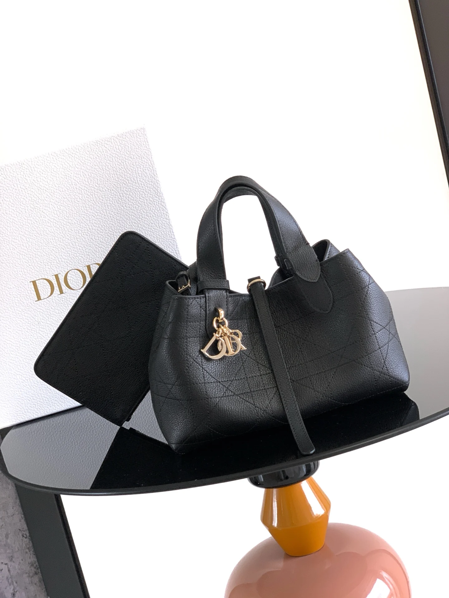 Dior Toujours handbag, Spring-Summer 2023 Ready-to-Wear collection Dior Toujours handbag, Spring-Summer 2023 Ready-to-Wear collection