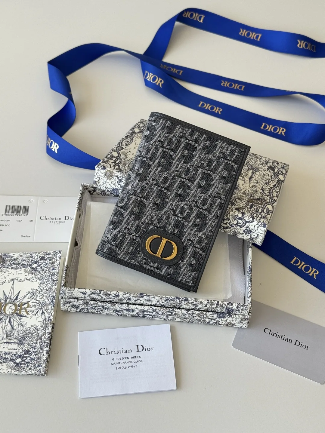 Dior S2353 Oblique Print Embossed Logo Bifold Passport Holder