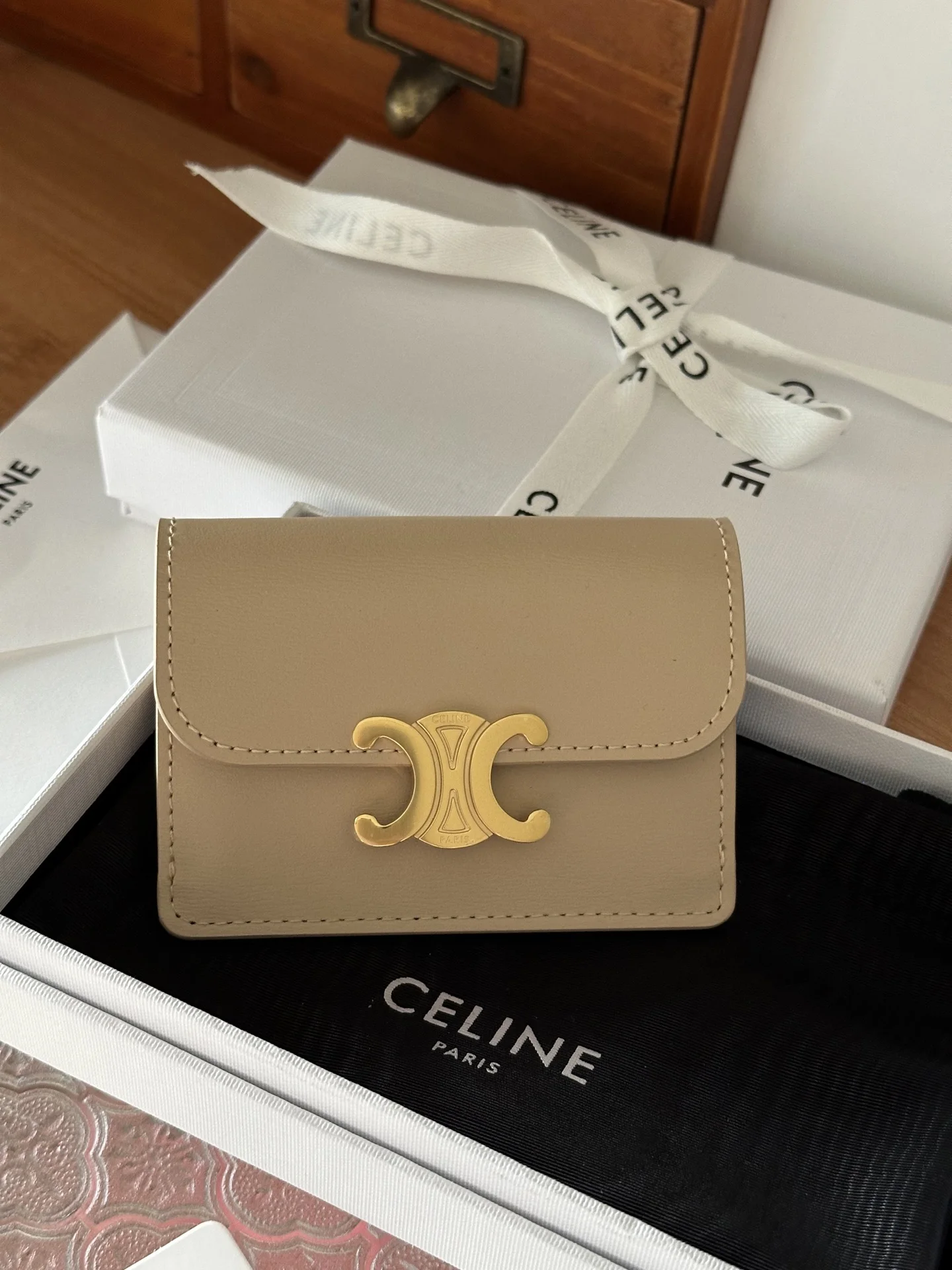 Celine 10I5834 TRIOMPHE Shiny Calfskin Flap Card Holder