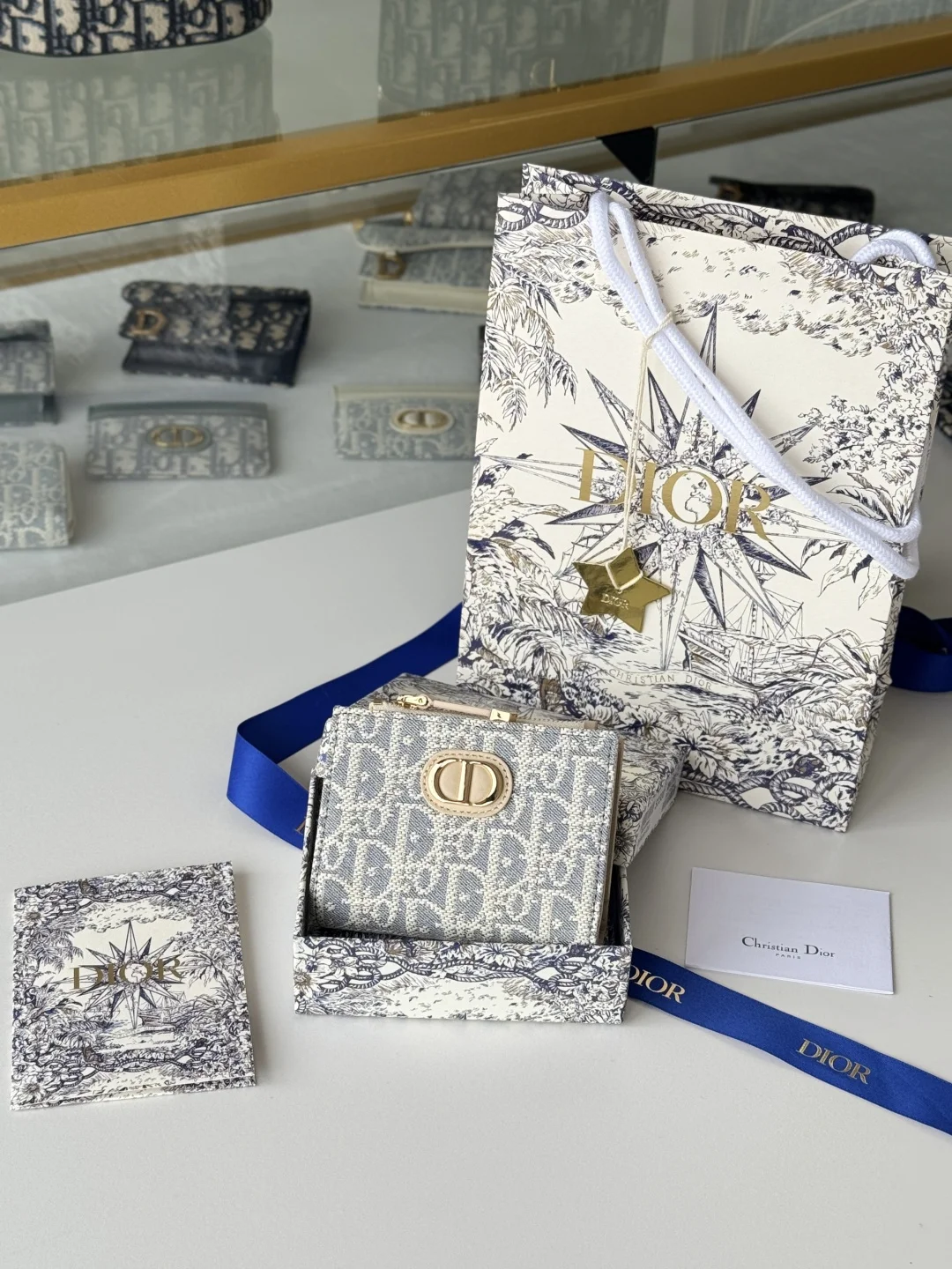 Dior S2197UBHZ_M928 Dior Caro Dahlia Wallet