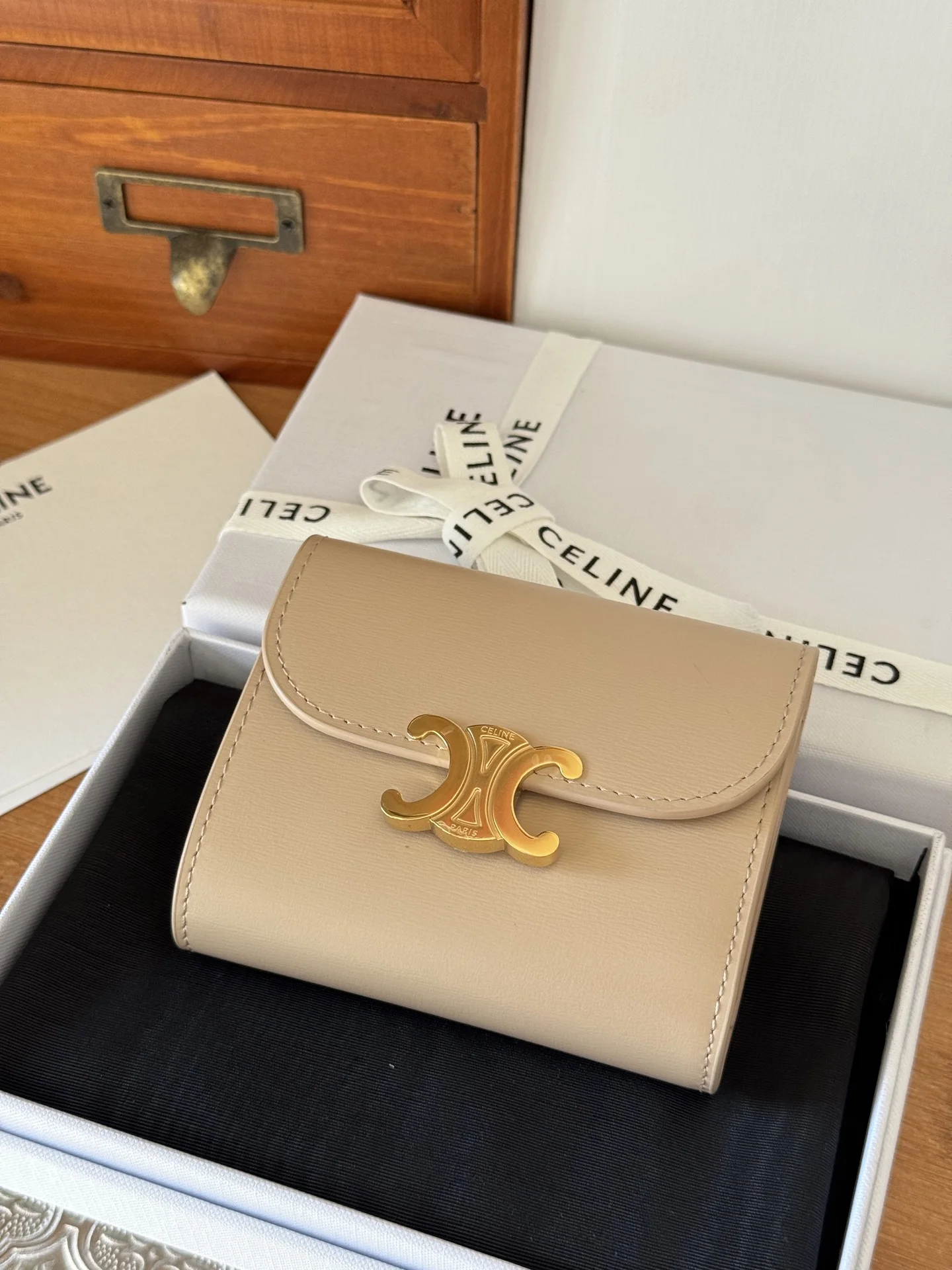 Celine TRIOMPHE Small Leather Flap Bag Wallet Celine TRIOMPHE Small Leather Flap Bag Wallet