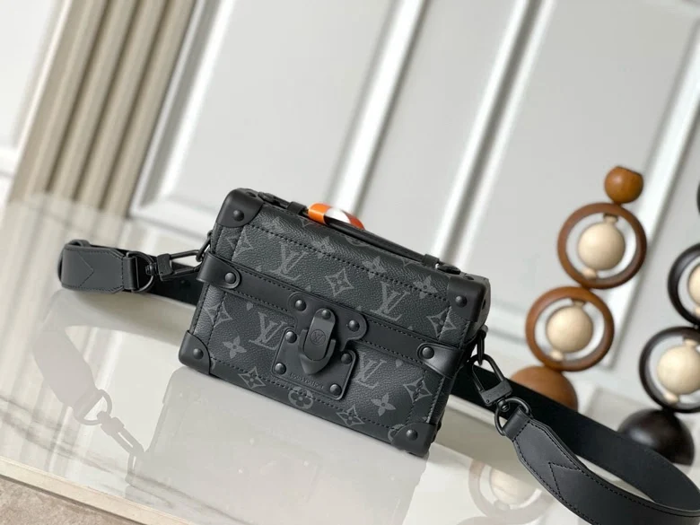Louis Vuitton M11743 Soul Trunk handbag