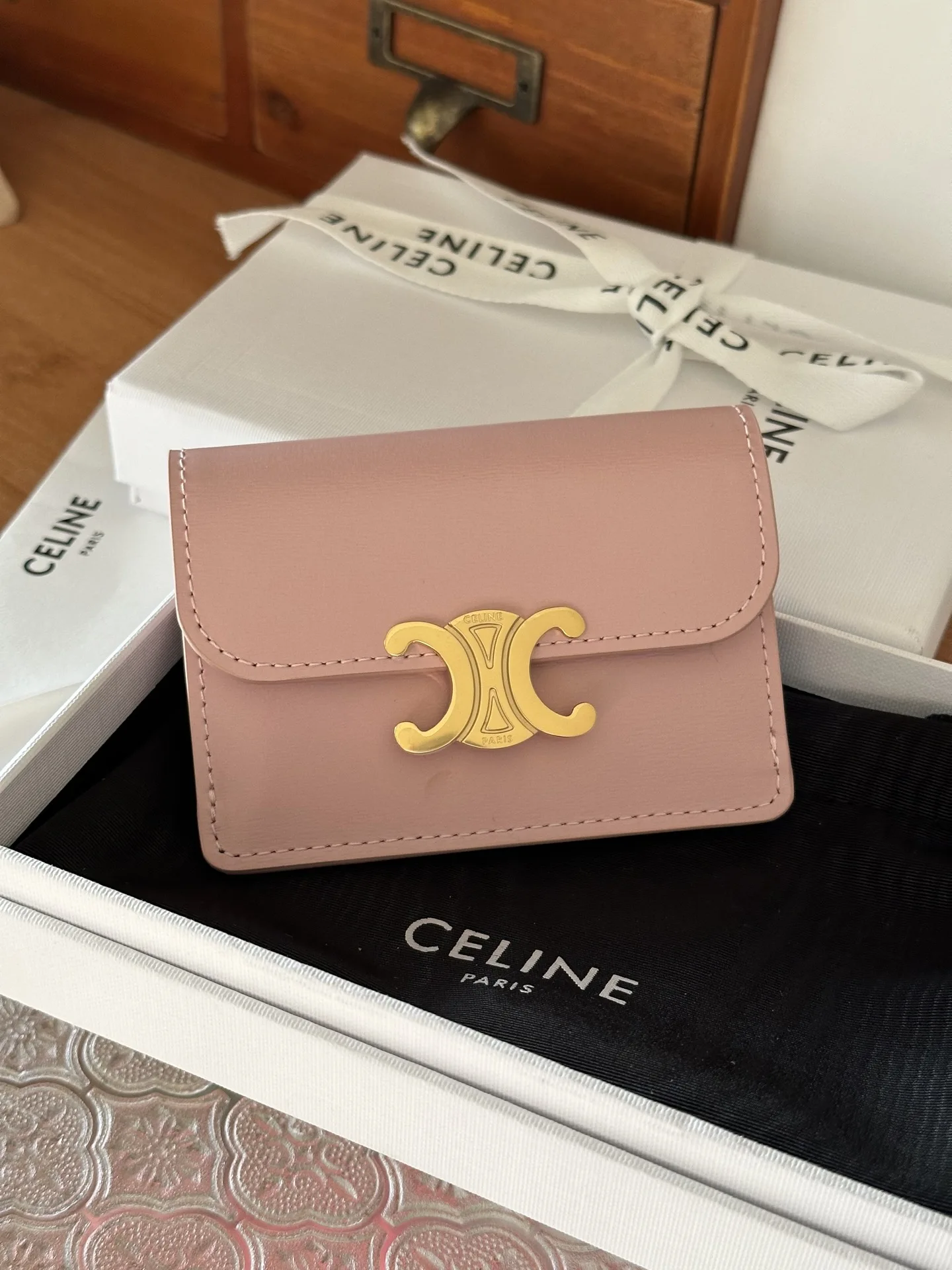 Celine 10i5834 TRIOMPHE Glossy Cowhide Leather Flap Card Holder