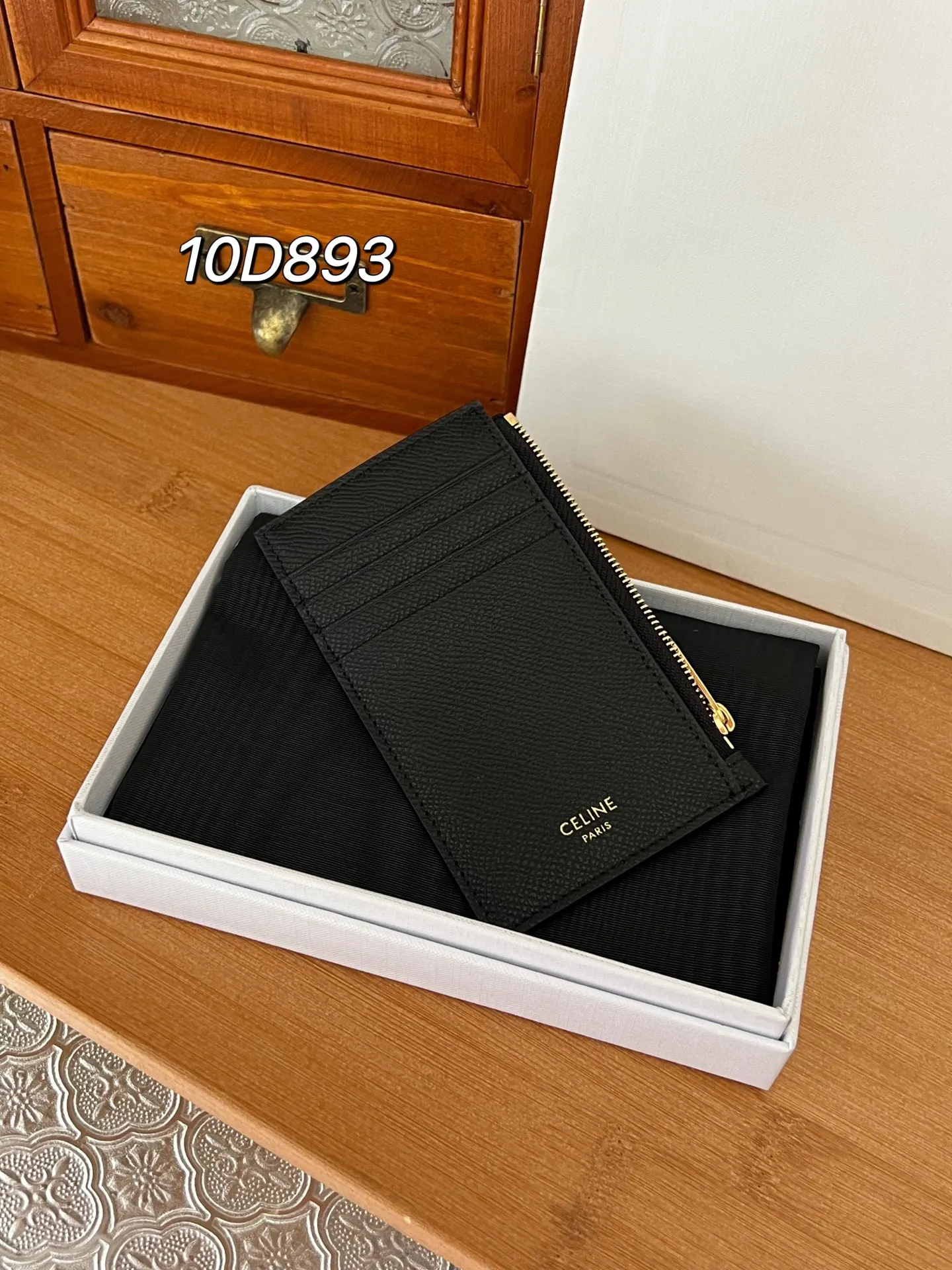 Celine 10D893 ESSENTIALS Zipped Cardholder Celine 10D893 ESSENTIALS Zipped Cardholder