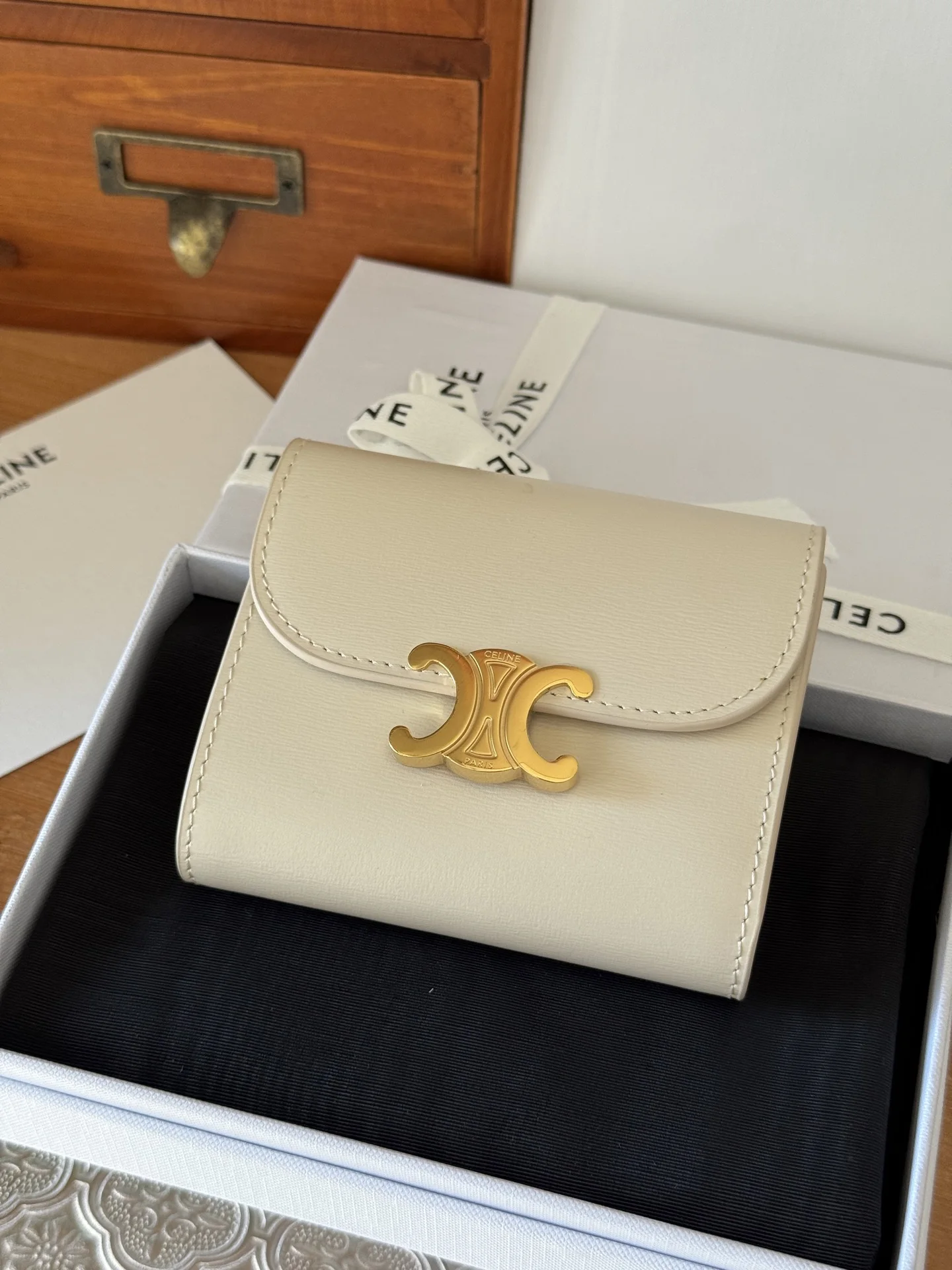 Celine TRIOMPHE Small Leather Flap Bag Wallet Celine TRIOMPHE Small Leather Flap Bag Wallet