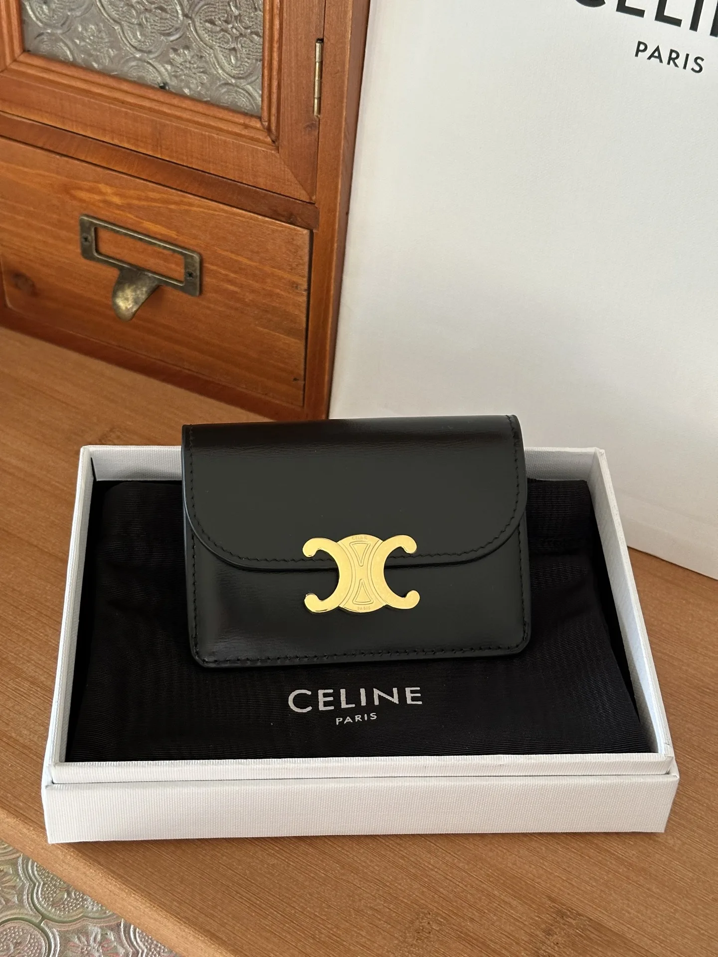 Celine 10i5834 TRIOMPHE Glossy Cowhide Leather Flap Card Holder