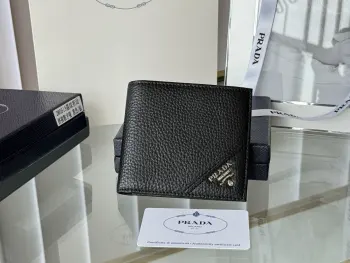 2M0513 Lychee Pattern Cowhide Men s Short Wallet Replica Prada wallets