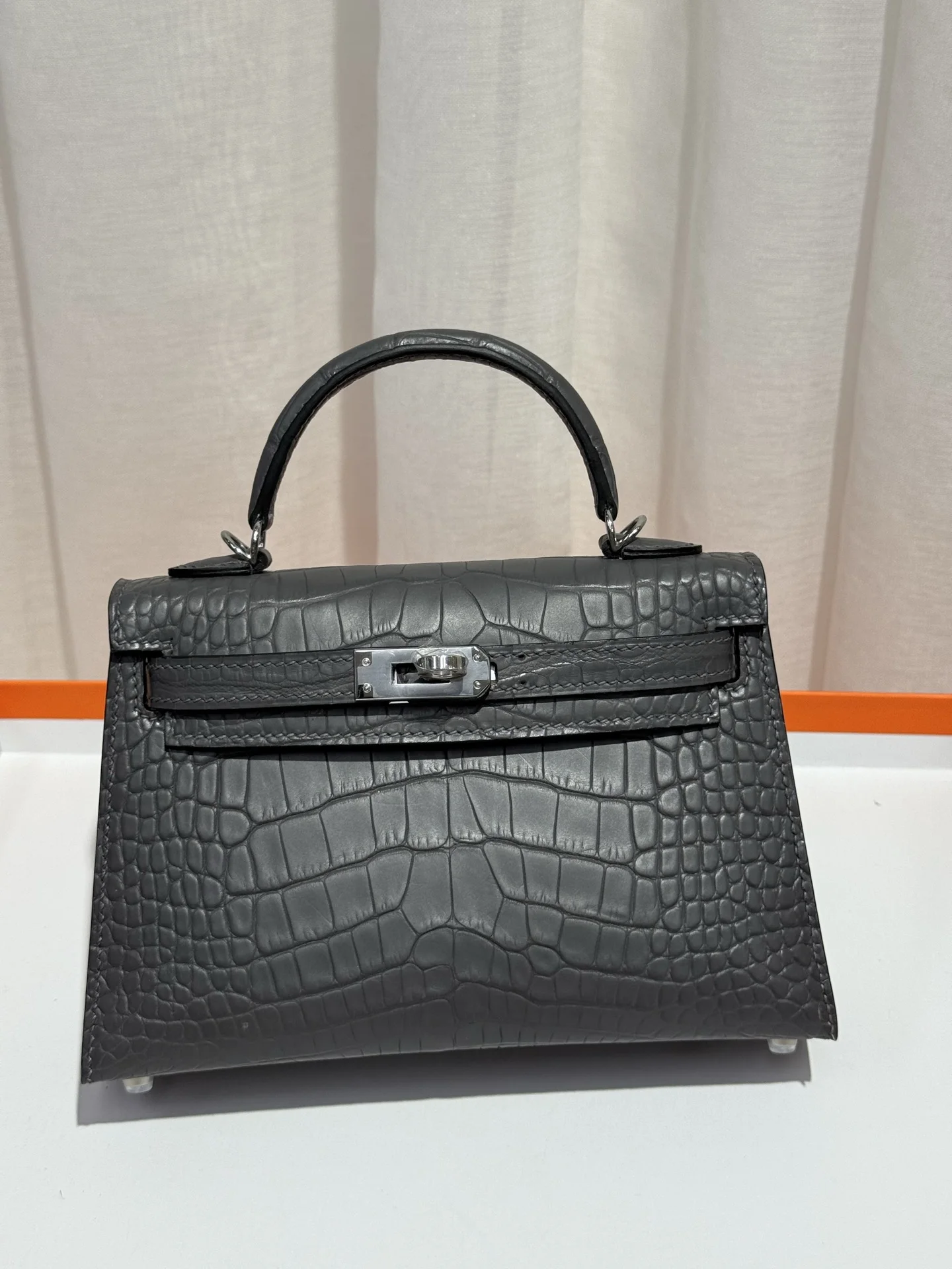 Hermes Kelly II 19cm Imported American Alligator Matte Leather Ladies Handbag Hermes Kelly II 19cm Imported American Alligator Matte Leather Ladies Handbag