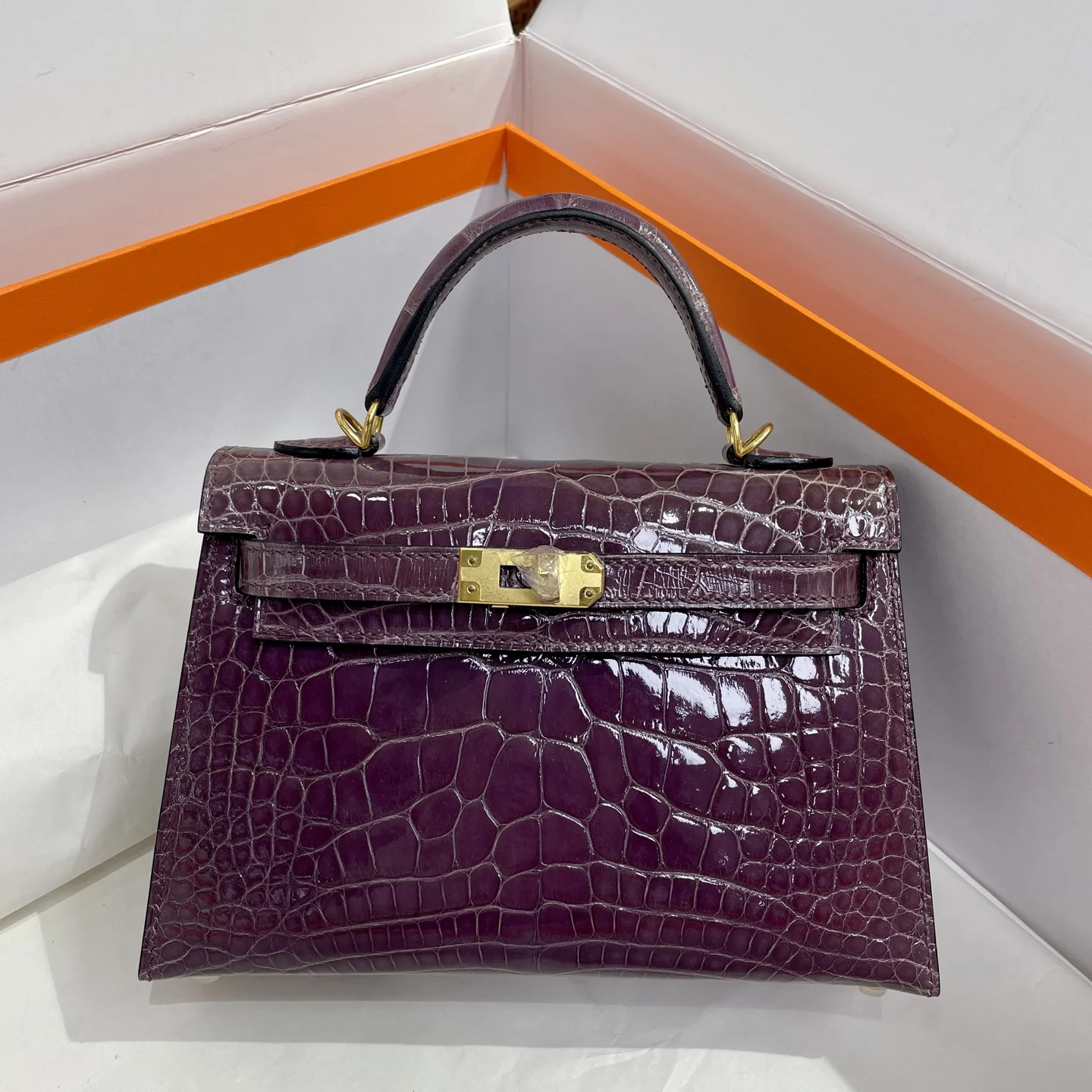 Hermes Kelly II 19cm Shiny American Alligator Handbag Hermes Kelly II 19cm Shiny American Alligator Handbag