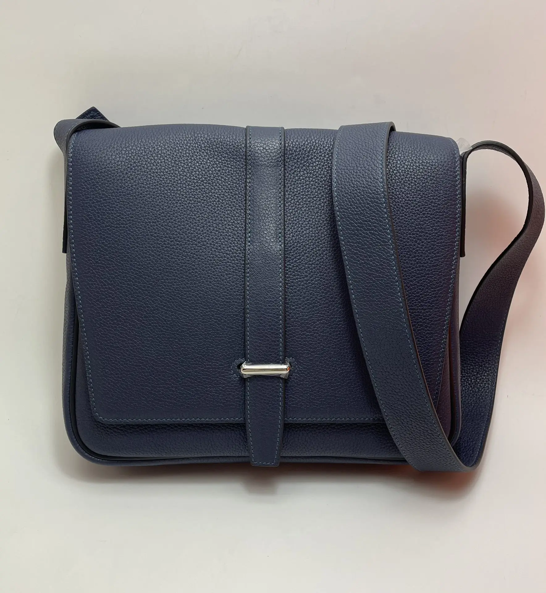 Hermes Steve Light Junior Messenger Bag Crossbody Bag 27cm Men s Bag Crossbody Bag Hermes Steve Light Junior Messenger Bag Crossbody Bag 27cm Men s Bag Crossbody Bag