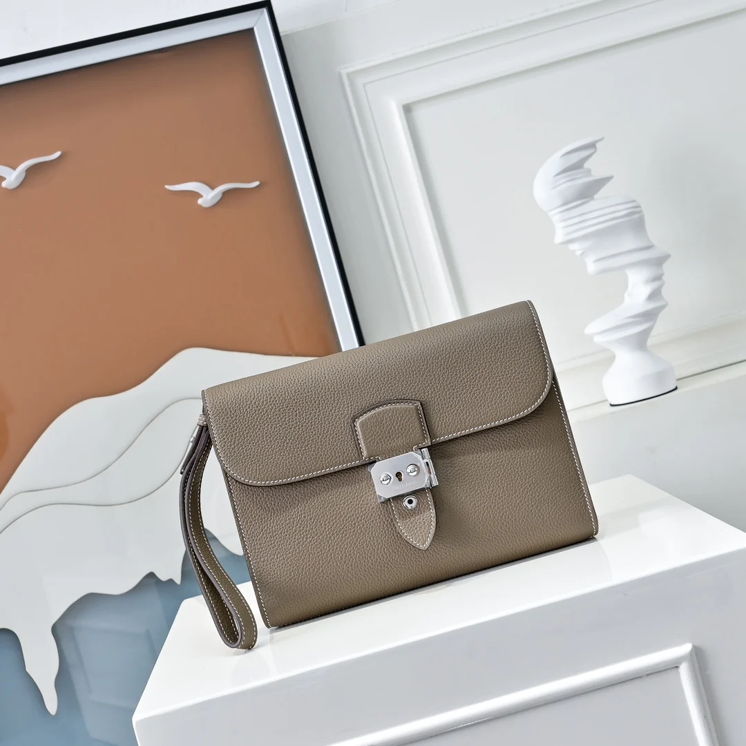 Hermes Sac a Depeches Messenger 21cm men s clutch