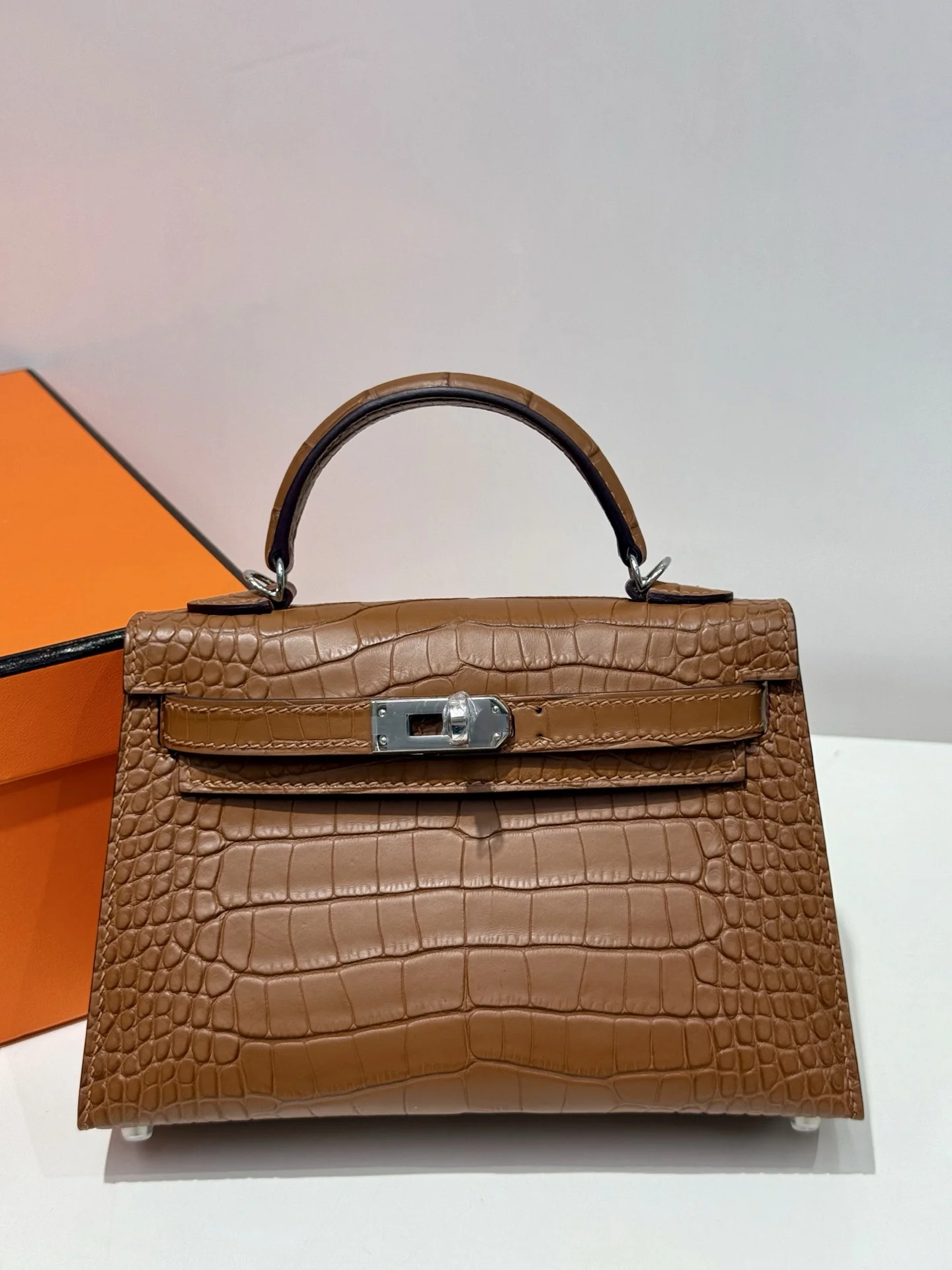 Hermes Kelly II 19cm Imported American Alligator Matte Leather Ladies Handbag Hermes Kelly II 19cm Imported American Alligator Matte Leather Ladies Handbag