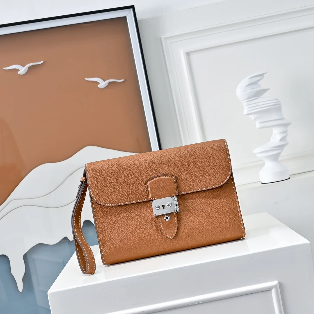 Hermes Sac a Depeches Messenger 21cm men s clutch