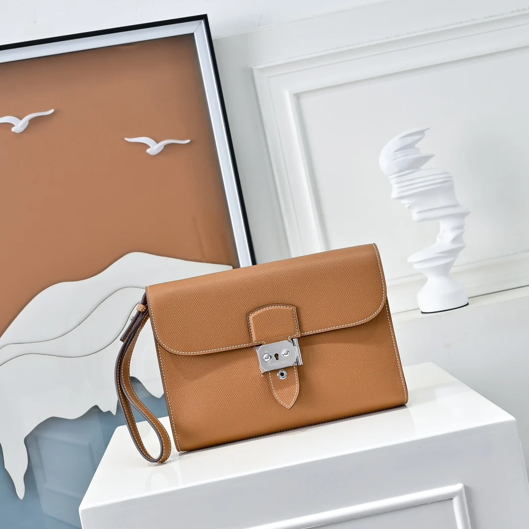 Hermes Sac a Depeches Messenger 21cm men s clutch