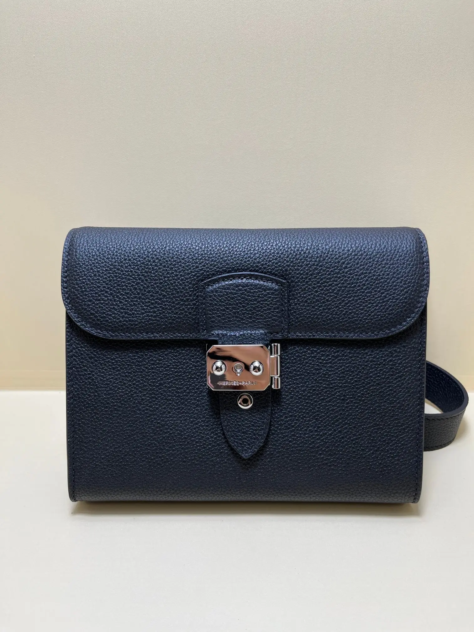 Hermes Sac a Depeches Lock Envelope Crossbody Bag 21cm