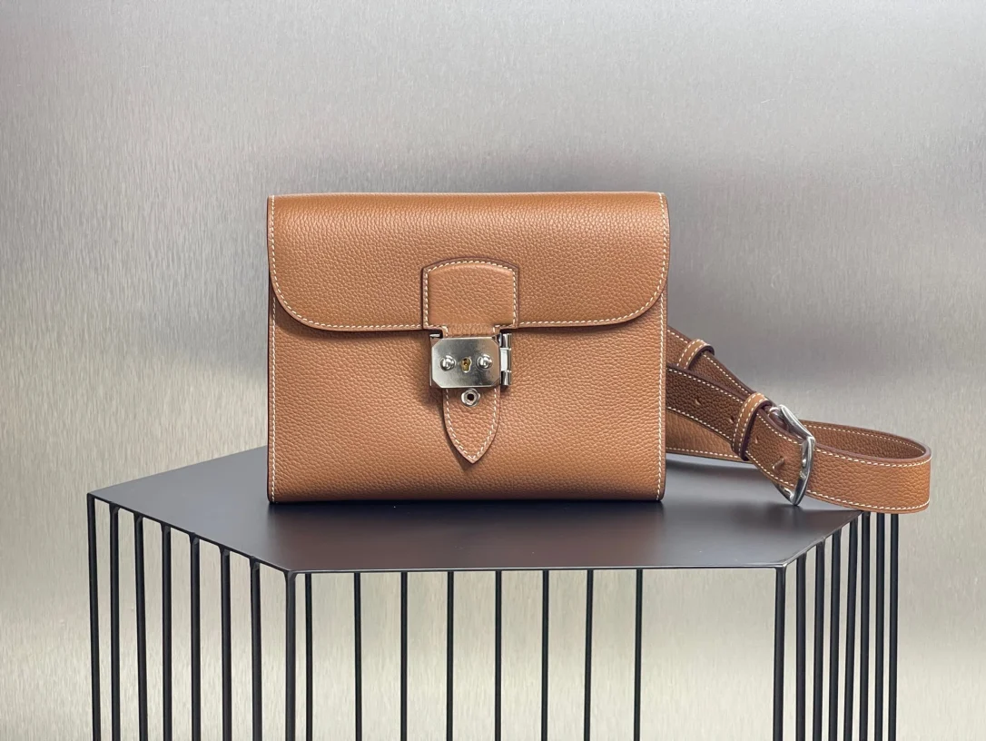 Hermes Sac a Depeches Lock Envelope Crossbody Bag 21cm