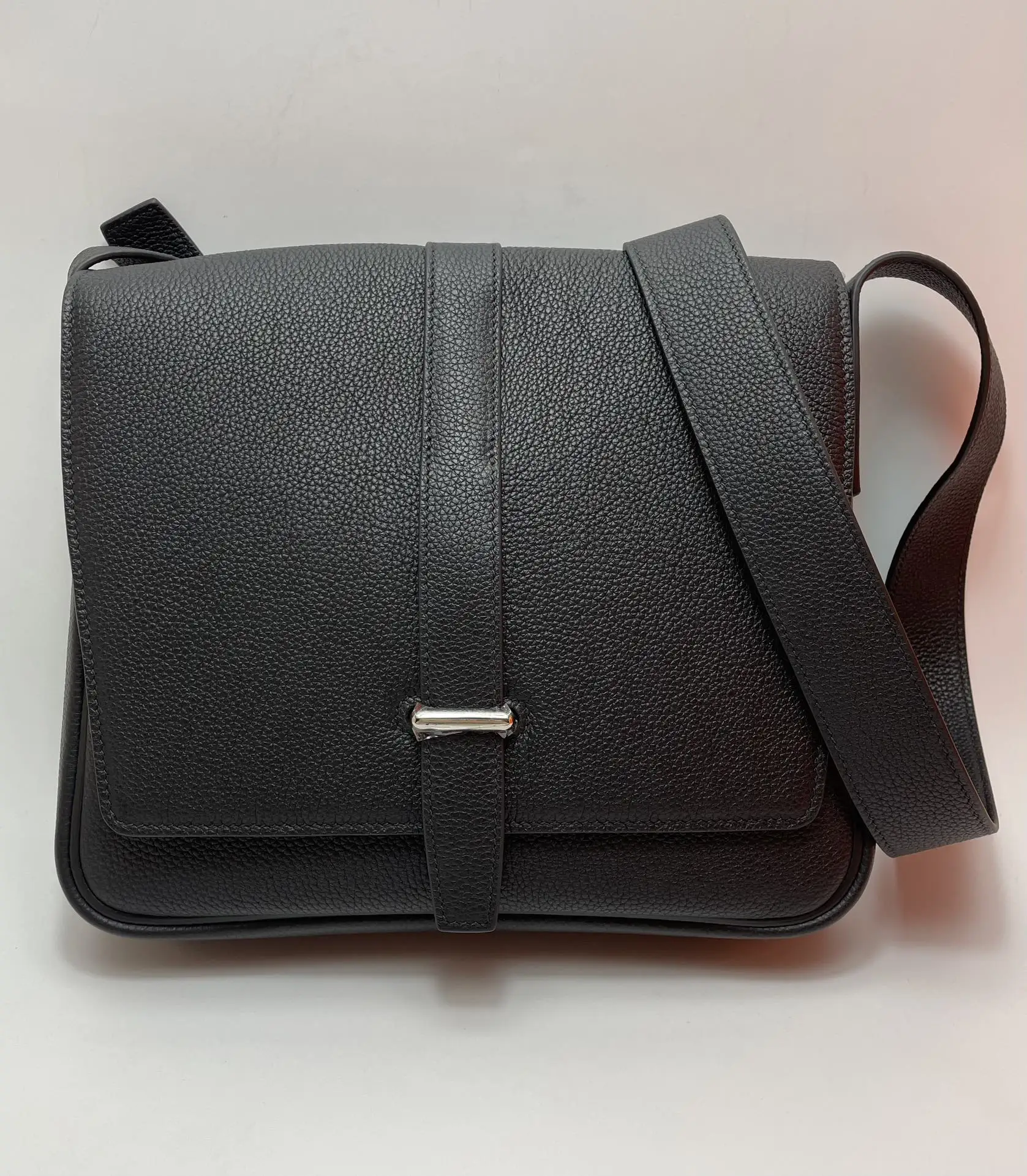 Hermes Steve Light Junior Messenger Bag Crossbody Bag 27cm Men s Bag Crossbody Bag Hermes Steve Light Junior Messenger Bag Crossbody Bag 27cm Men s Bag Crossbody Bag