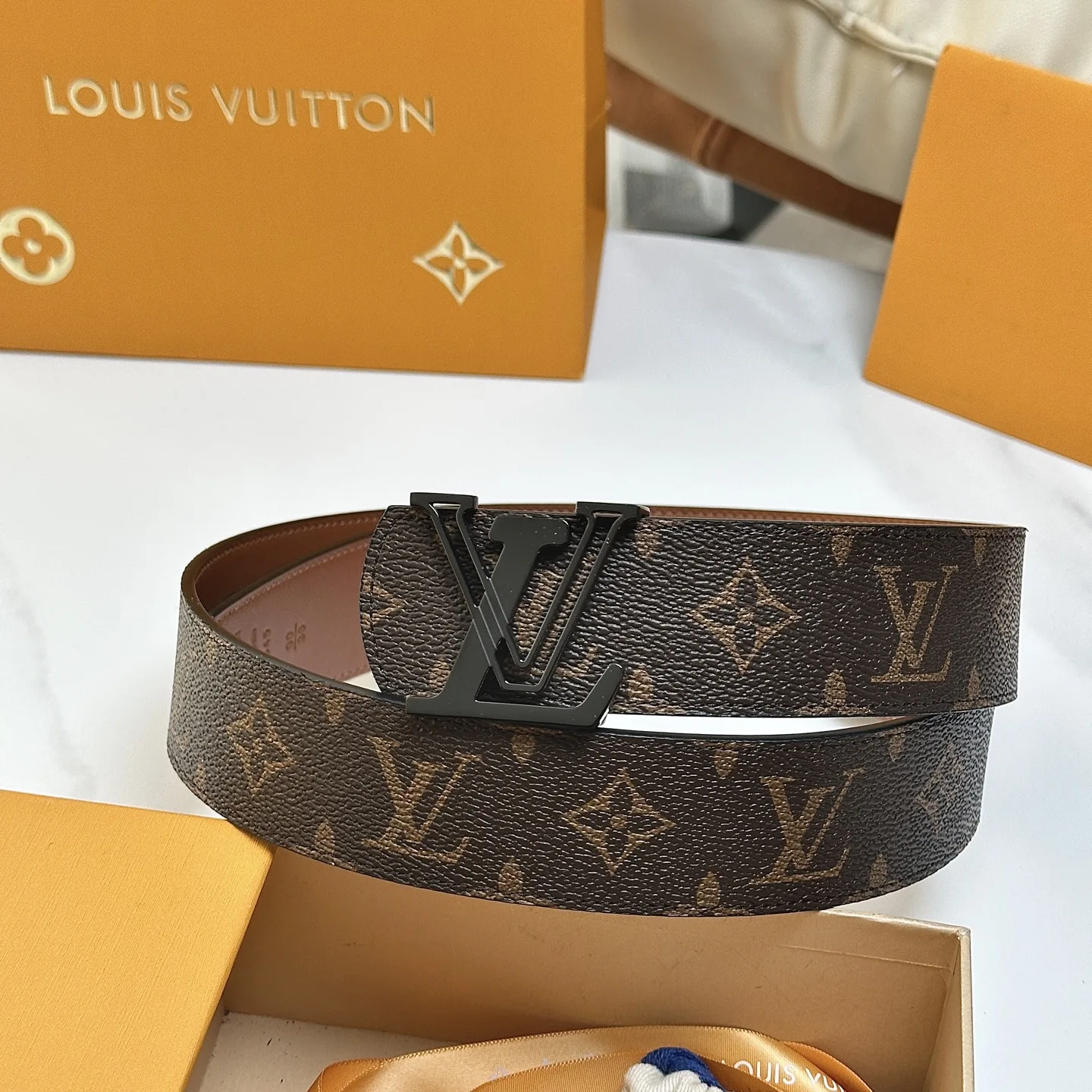 Louis Vuitton 40mm wide reversible men s leather belt