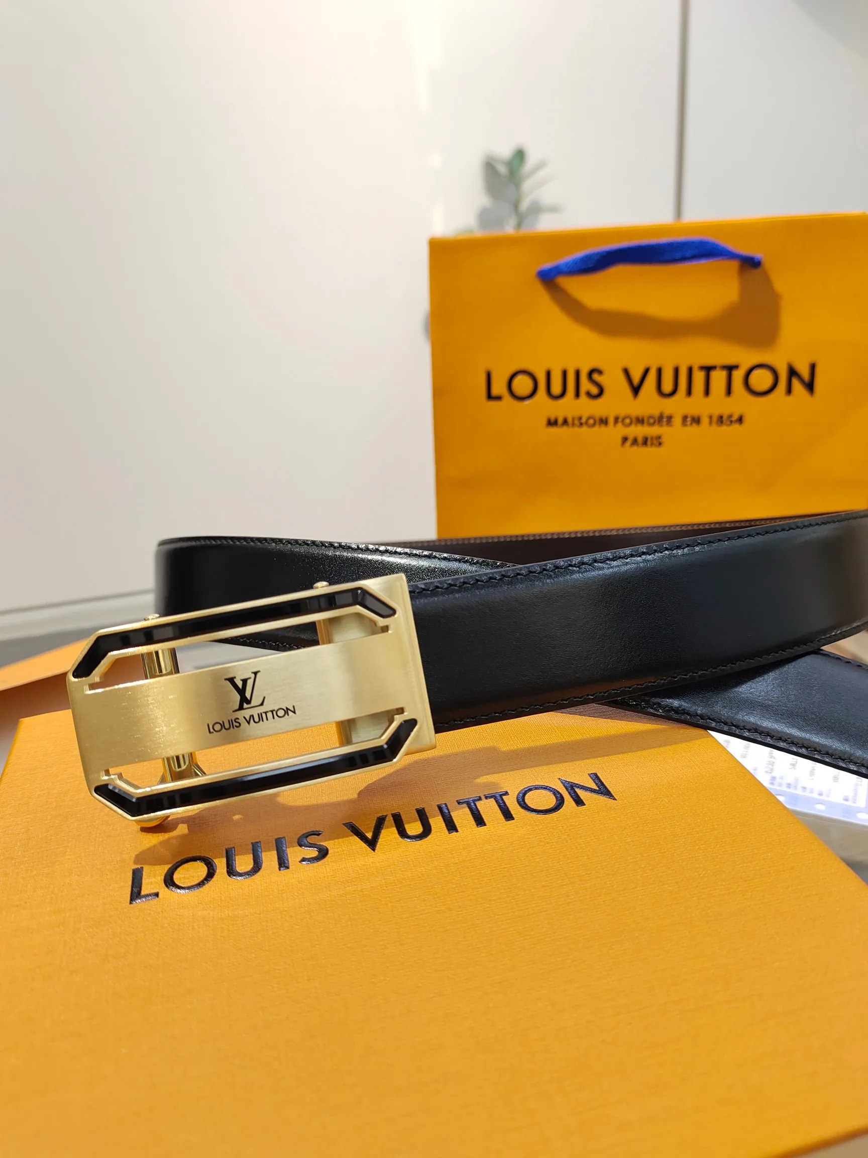 Louis Vuitton 35mm Width Men s Automatic Leather Belt, Automatic Smooth Buckle Waist Belt