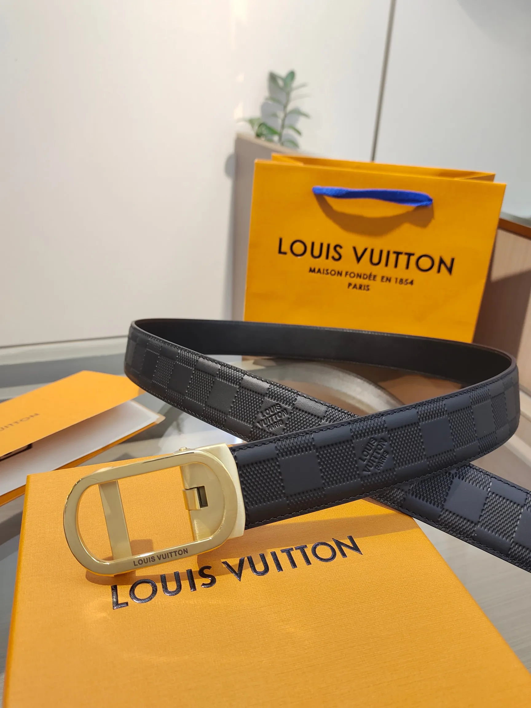 Louis Vuitton 35mm Width Men s Automatic Leather Belt, Automatic Smooth Buckle Waist Belt