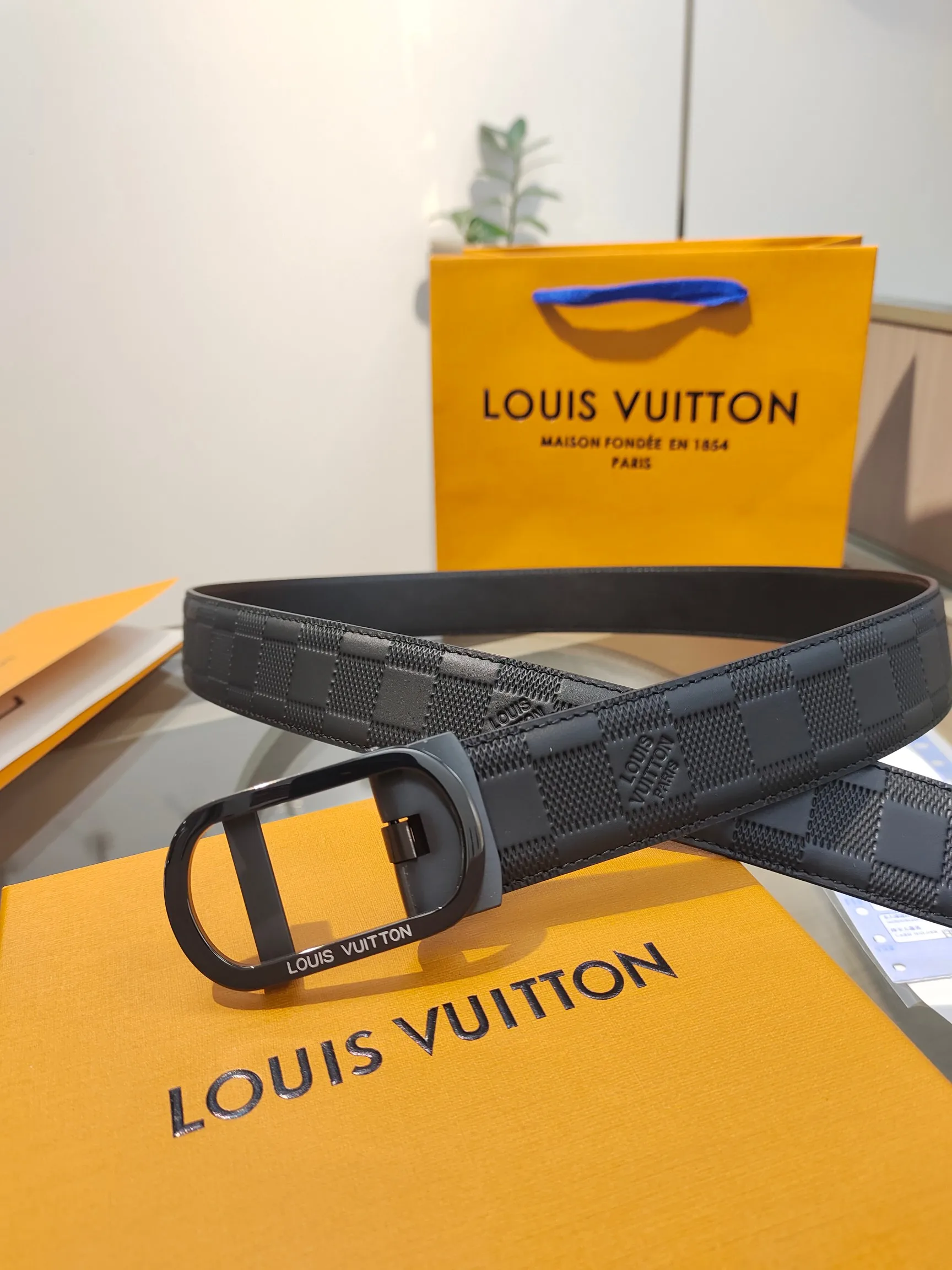 Louis Vuitton 35mm Width Men s Automatic Leather Belt, Automatic Smooth Buckle Waist Belt