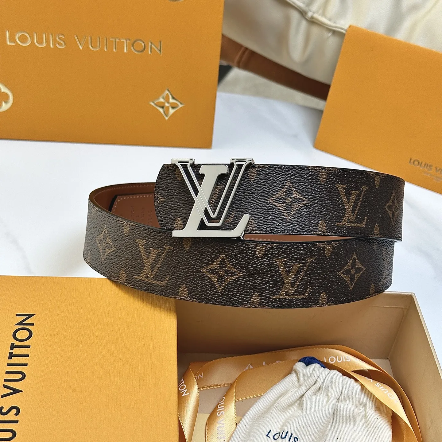 Louis Vuitton 40mm Width, Solid Cast Hardware Steel Buckle, Men s Leather Belt