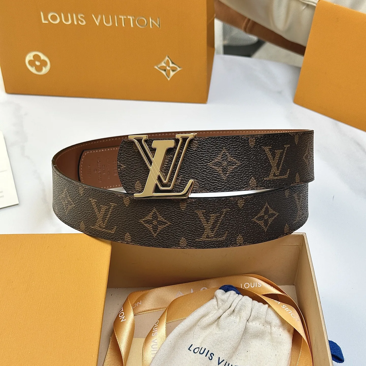 Louis Vuitton 40mm Width, Solid Cast Hardware Steel Buckle, Men s Leather Belt
