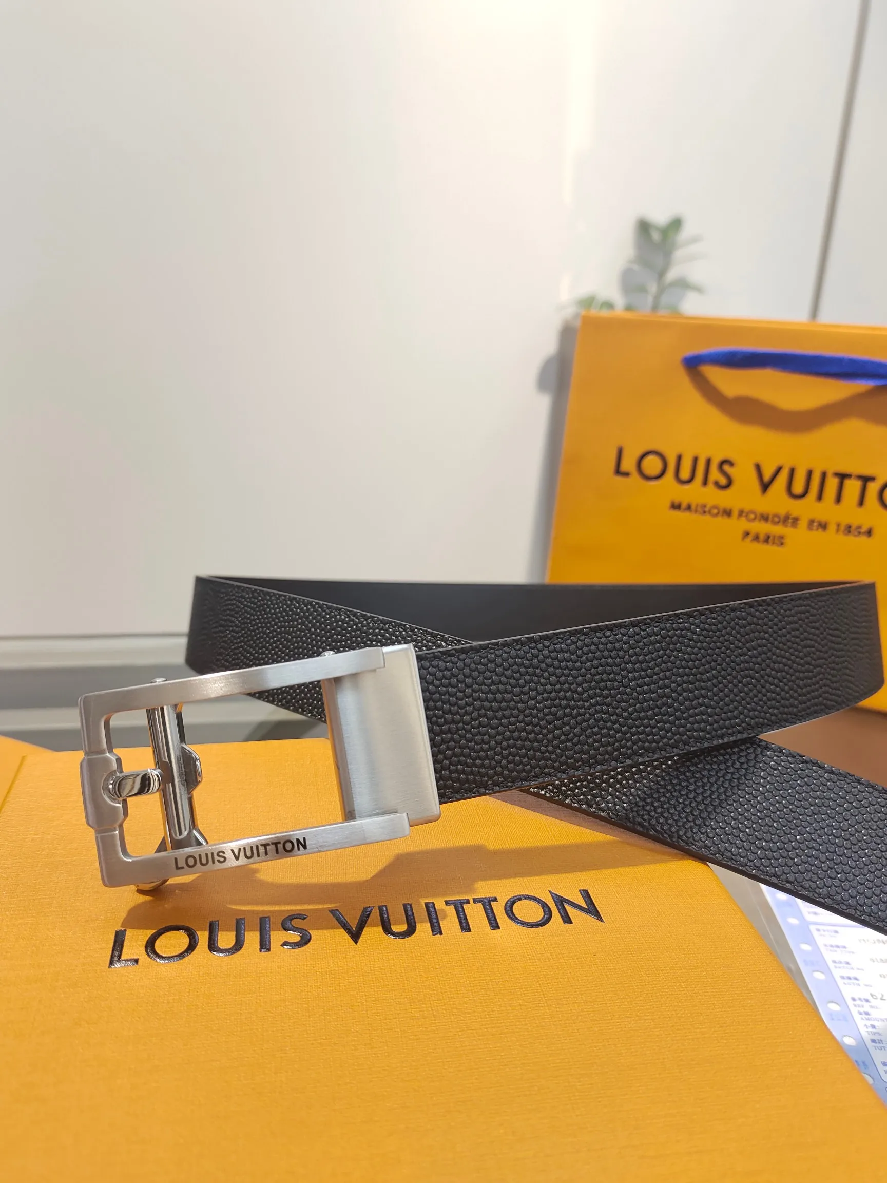 Louis Vuitton 35mm width men s automatic leather belt, automatic smooth buckle belt