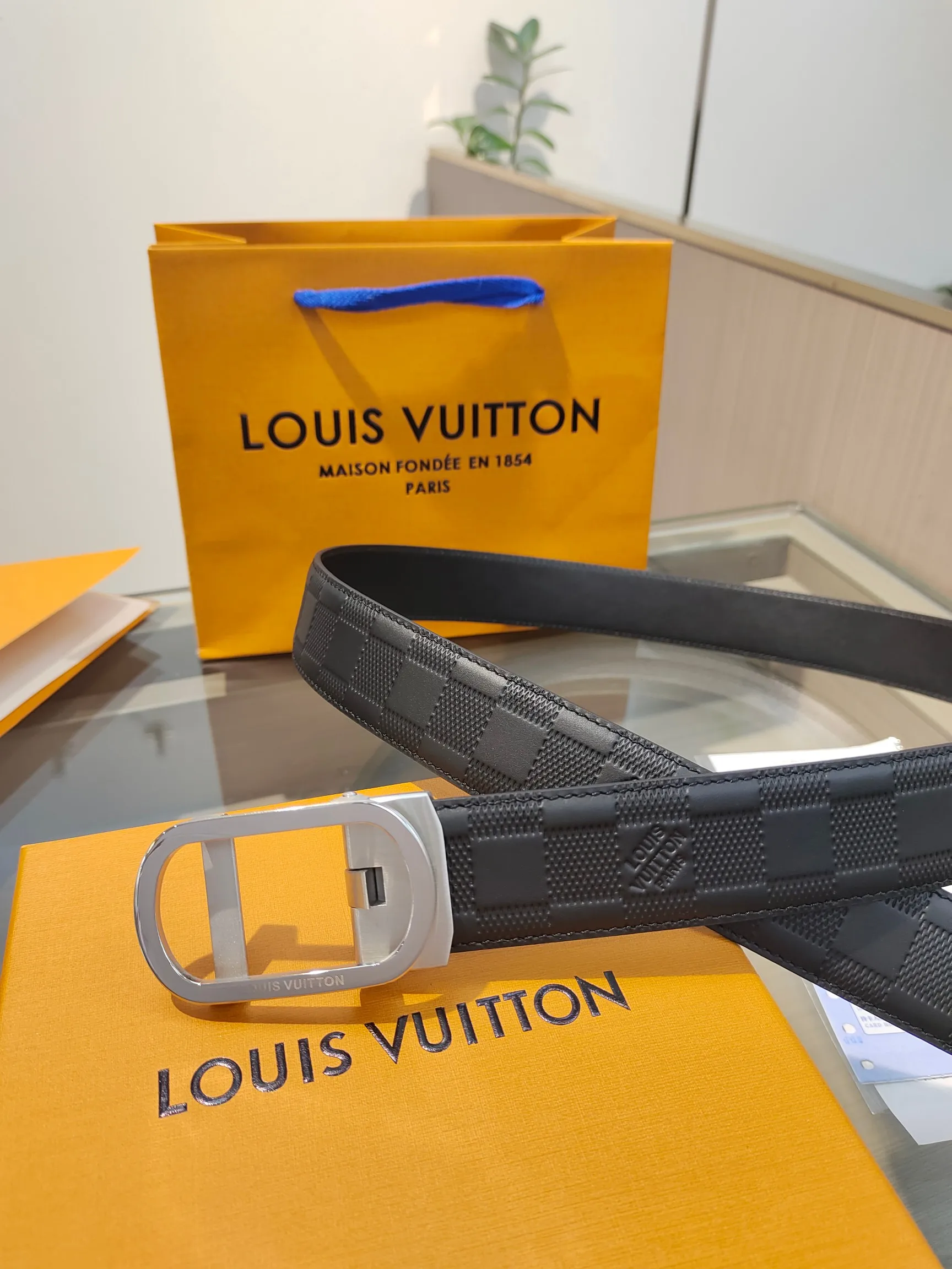 Louis Vuitton 35mm Width Men s Automatic Leather Belt, Automatic Smooth Buckle Waist Belt