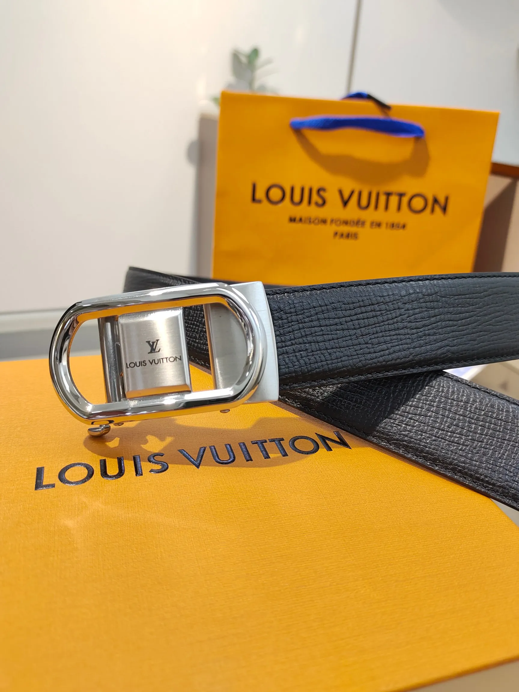 Louis Vuitton 35mm Width Men s Automatic Leather Belt, Automatic Smooth Buckle Waist Belt