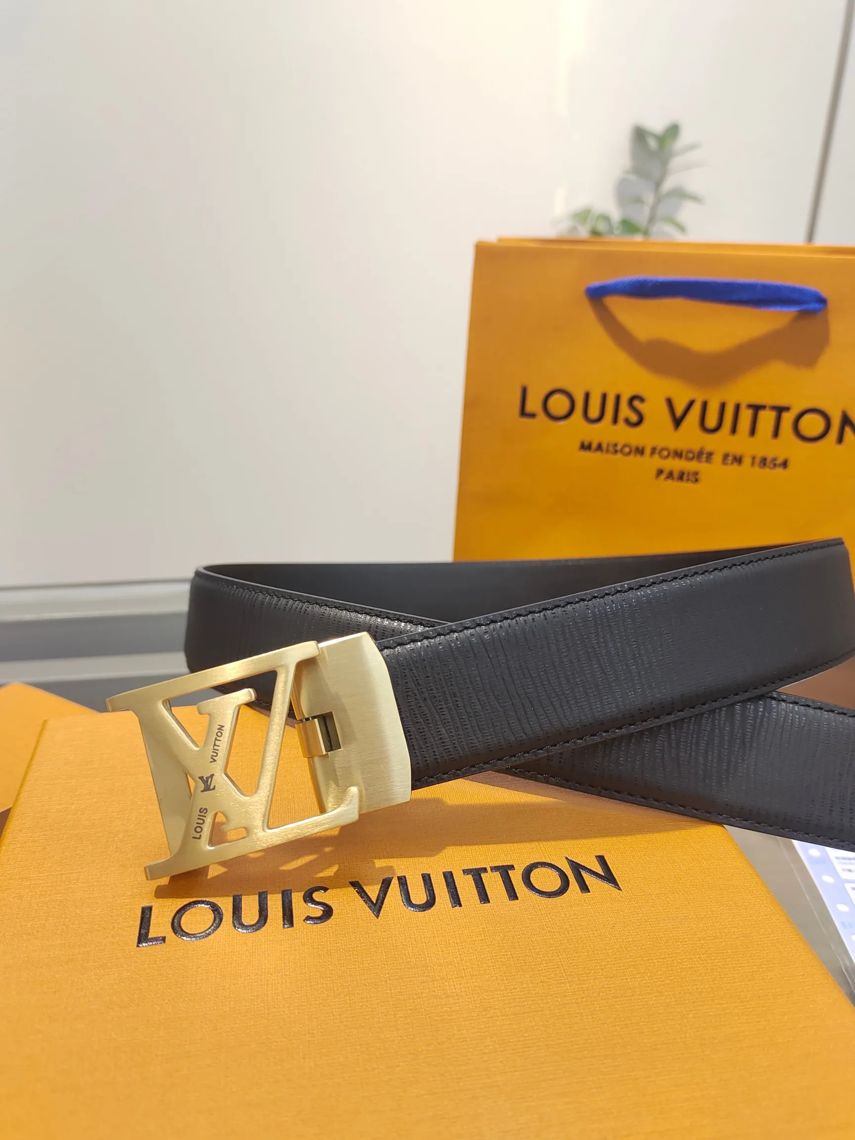Louis Vuitton 35mm Width Men s Automatic Leather Belt, Automatic Smooth Buckle Waist Belt