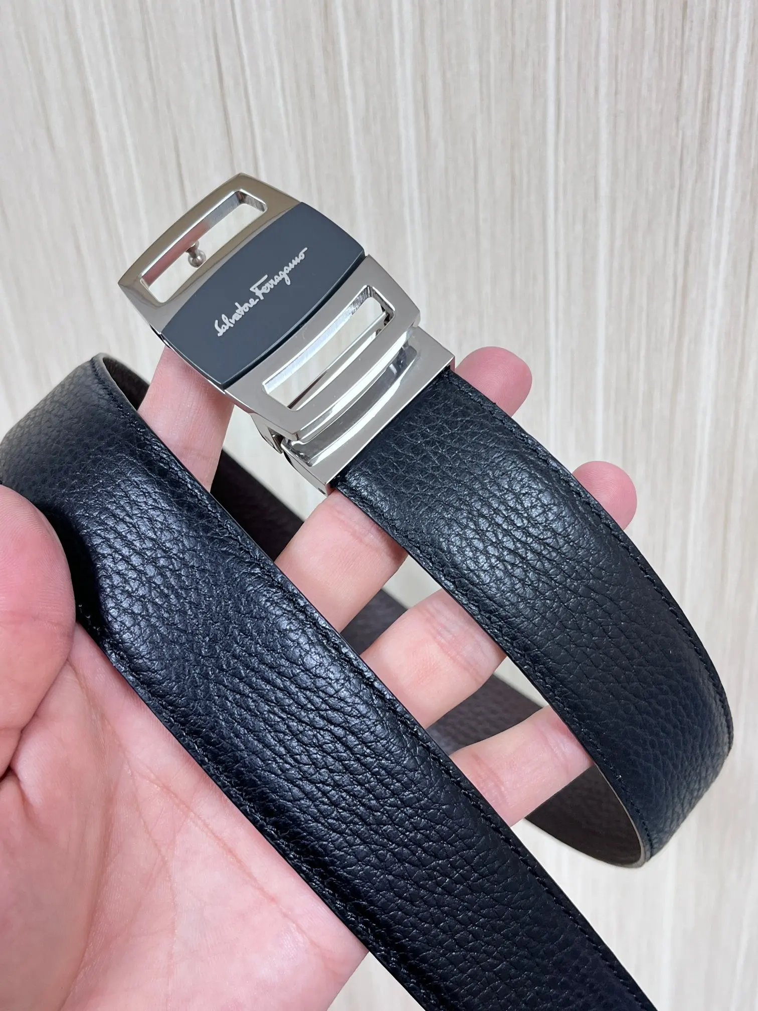 Ferragamo 3.5cm width, premium custom-made men s leather belt, reversible.