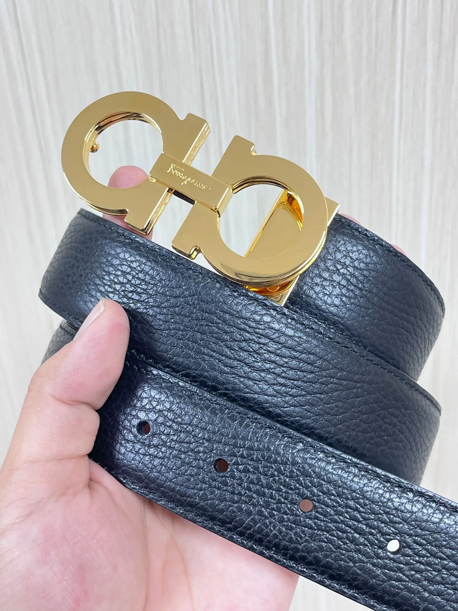 Ferragamo 3.5cm width, premium custom-made men s leather belt, reversible.