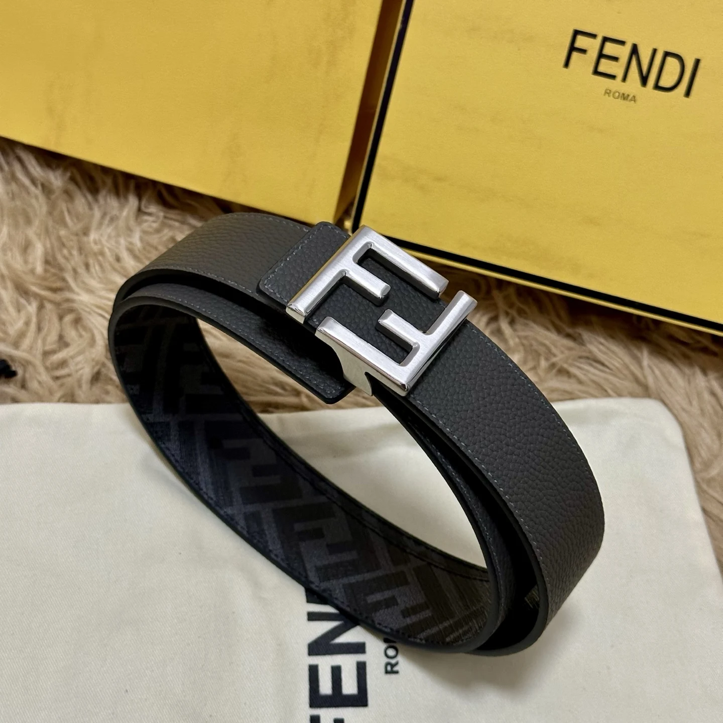 Fendi Cuoio Romano 4.0CM Reversible Belt with Double Loop for Men