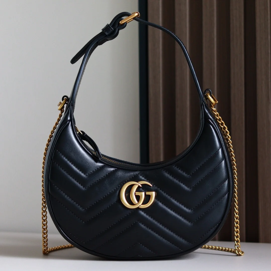 Gucci 699514 GG Marmont Half-Moon Bag