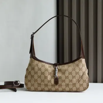 Gucci s new collection is a smash hit! Demna s design vision is incredible, making Gucci the dark horse of fashion week! Demna s  La Famiglia  collection elevates Gucci s vintage luxury to new heights. Every detail of the new products reveals the designer Replica Gucci womens bags