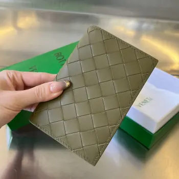 607482 New Leather Passport Holder Replica Bottega Veneta wallets