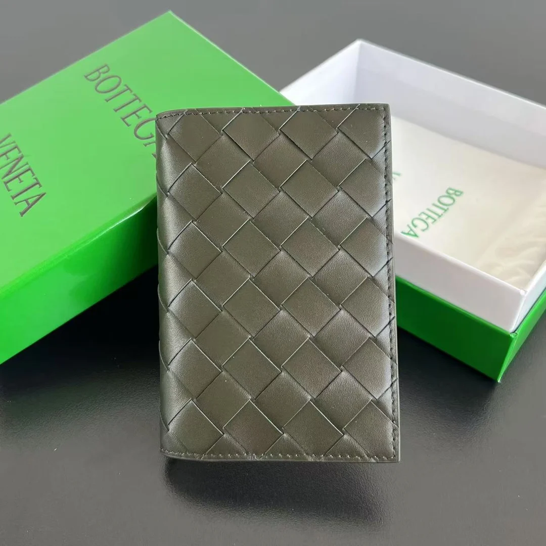 Bottega Veneta 607482 New Leather Passport Holder