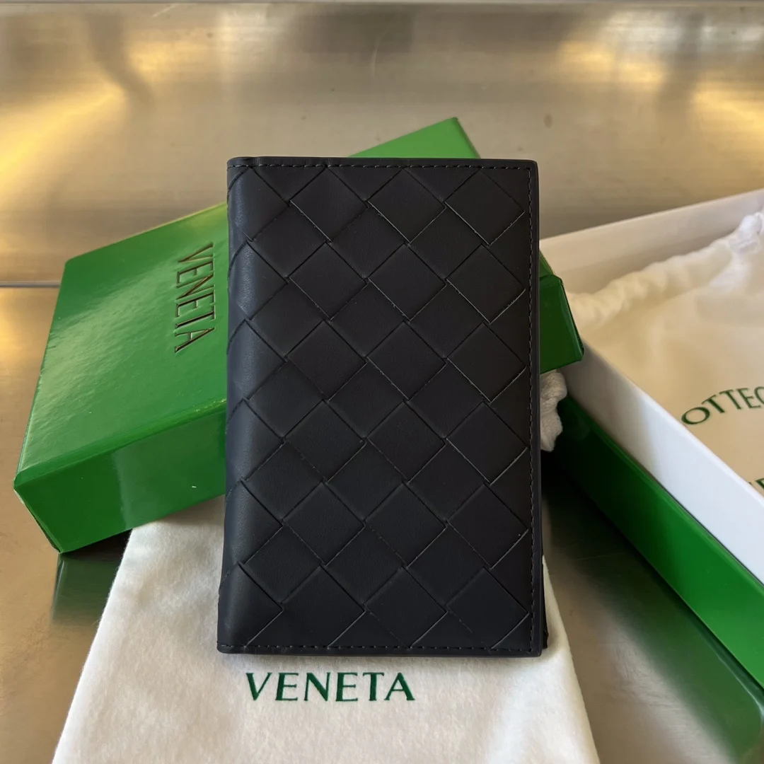 Bottega Veneta 629679 New Leather Passport Holder