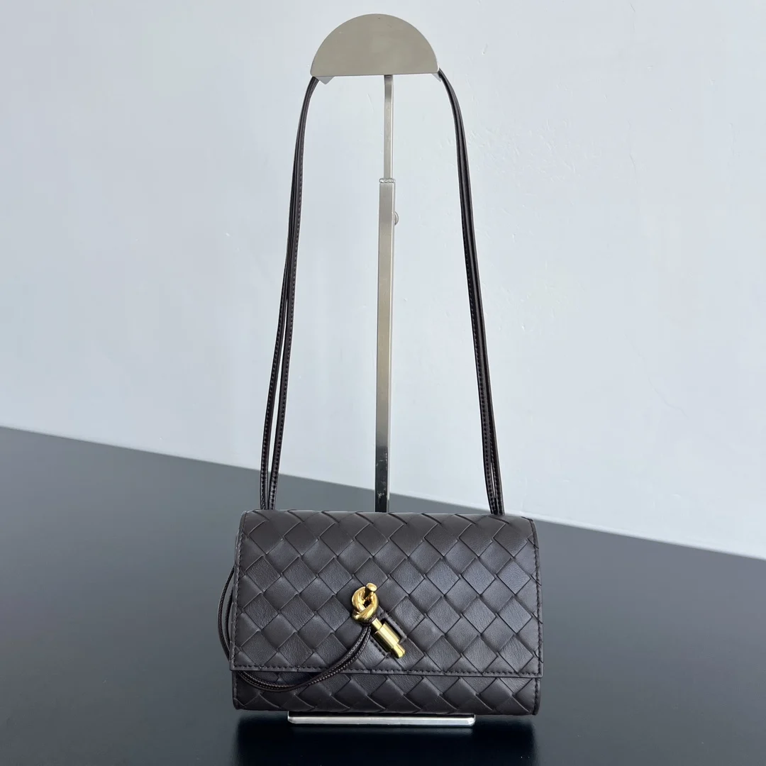 Bottega Veneta 836940 Andiamo Envelope Crossbody Bag