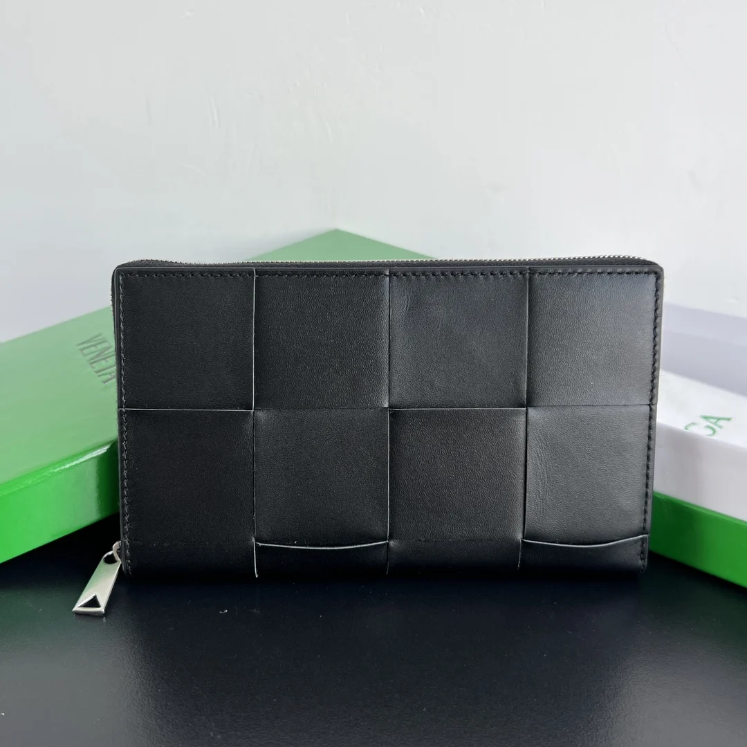 Bottega Veneta 649607 Men s Large Woven Leather Wallet