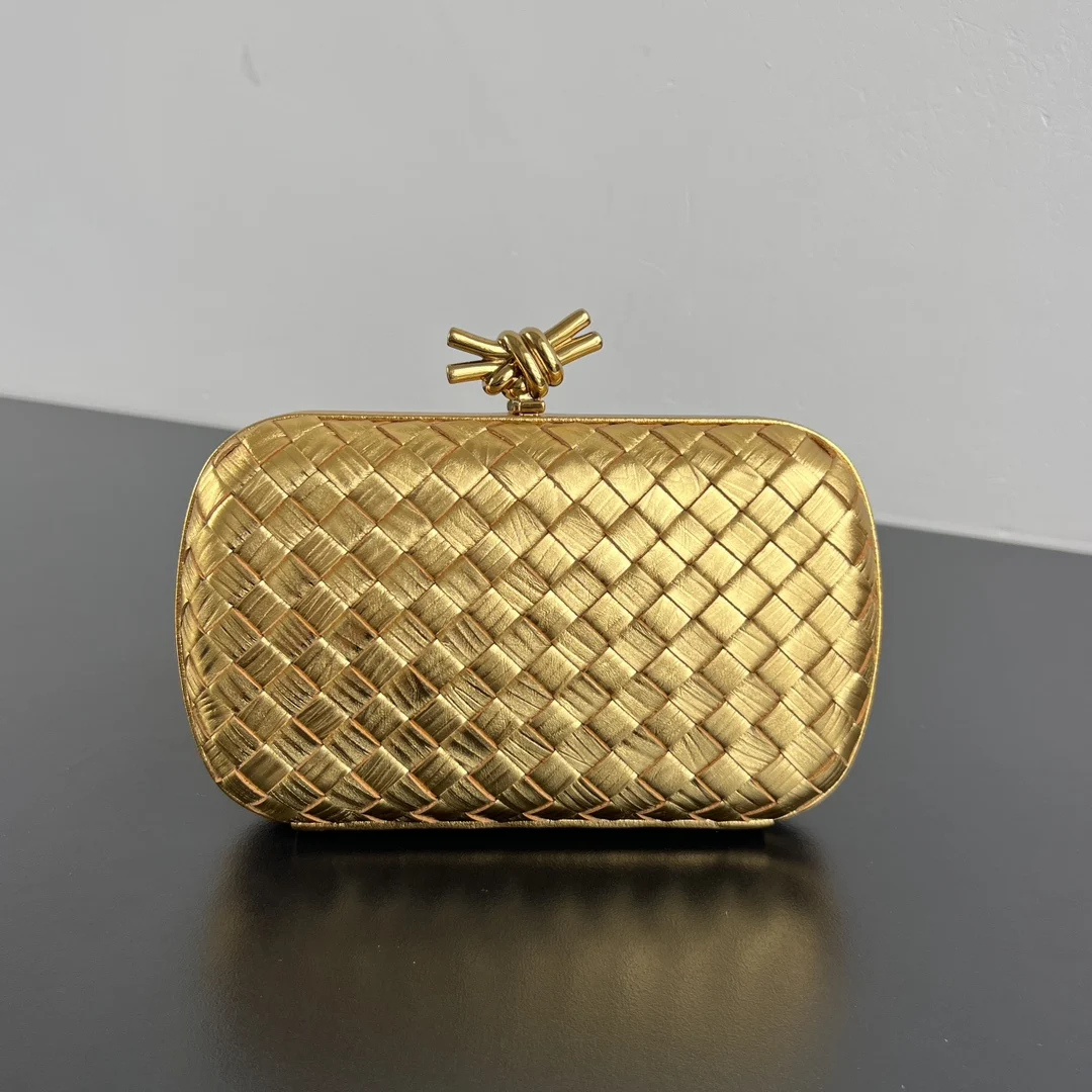 Bottega Veneta 717622 Knot clutch