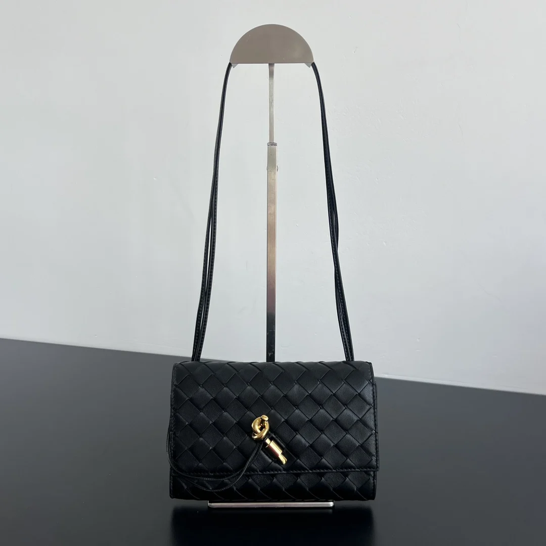 Bottega Veneta 836940 Andiamo Envelope Crossbody Bag