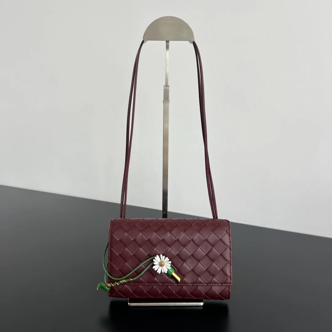 Bottega Veneta 838870 Andiamo Crinkled Lambskin Crossbody Bag Envelope Crossbody Bag