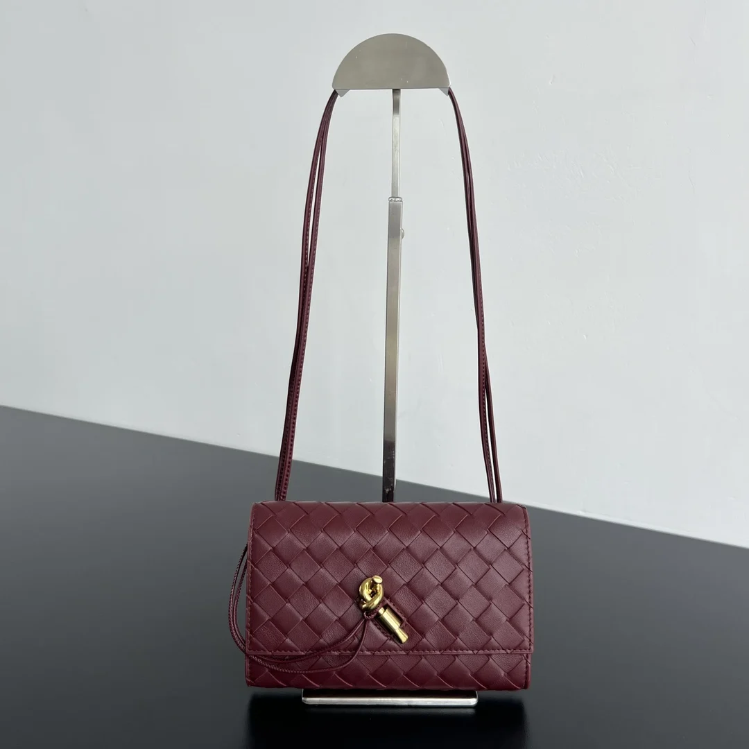 Bottega Veneta 836940 Andiamo Envelope Crossbody Bag