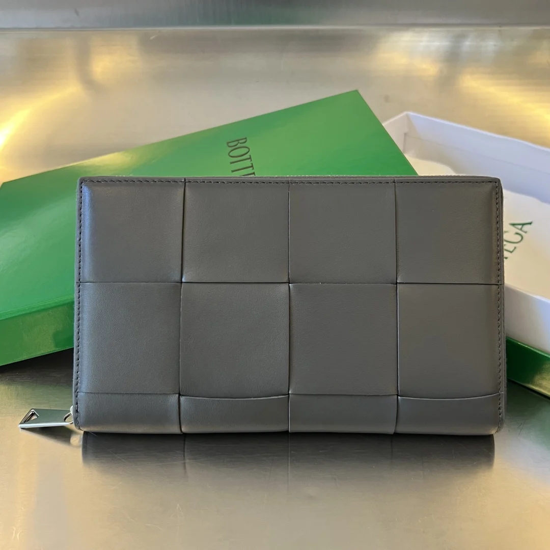 Bottega Veneta 649607 Men s Large Woven Leather Wallet