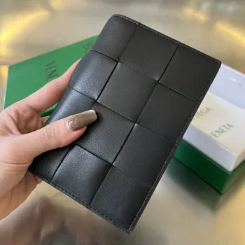 777046 Lambskin Cassette Passport Holder Replica Bottega Veneta wallets