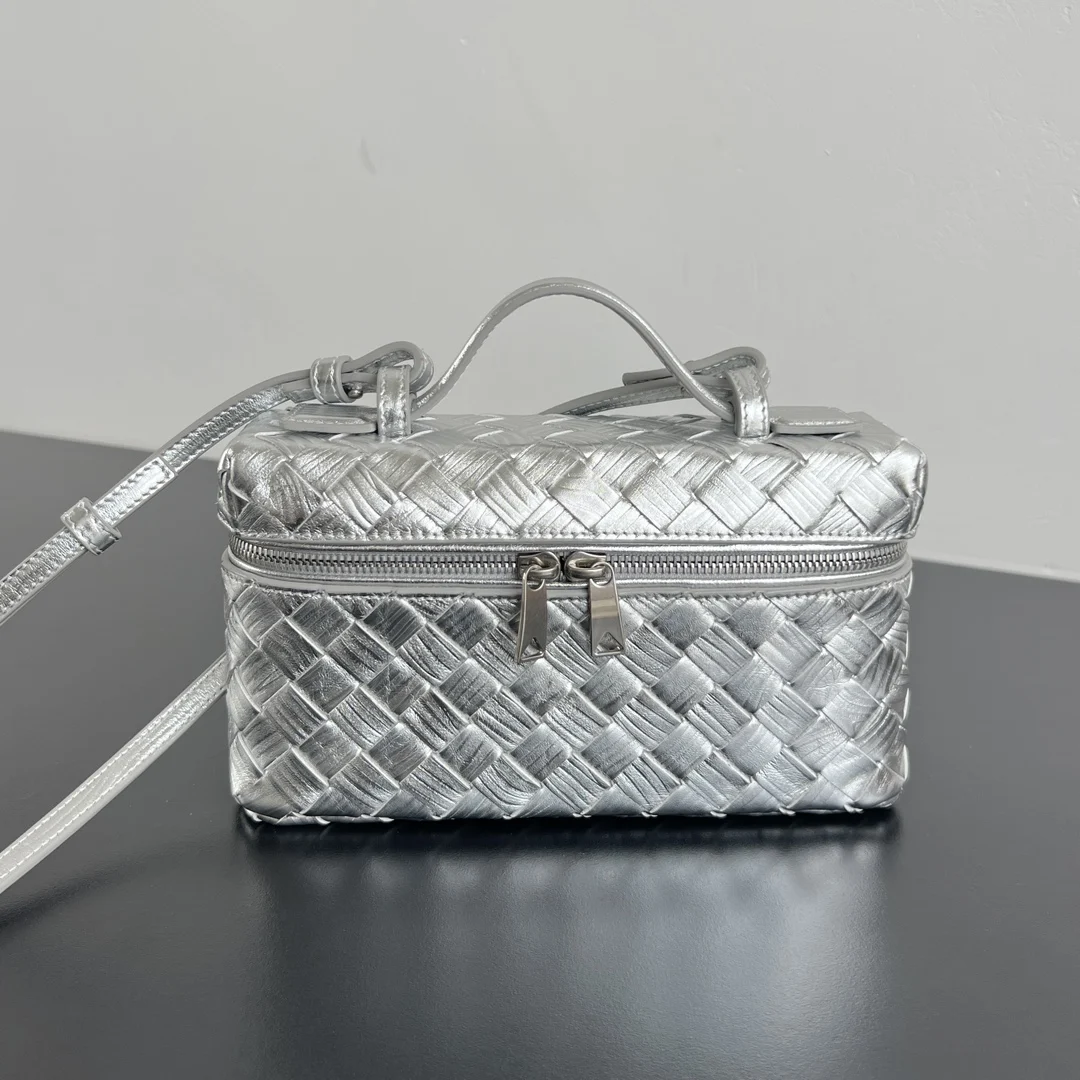 Bottega Veneta 789109 New Vanity Case Cord Cosmetic Bag Women s Handbag Crossbody Bag Bottega Veneta 789109 New Vanity Case Cord Cosmetic Bag Women s Handbag Crossbody Bag