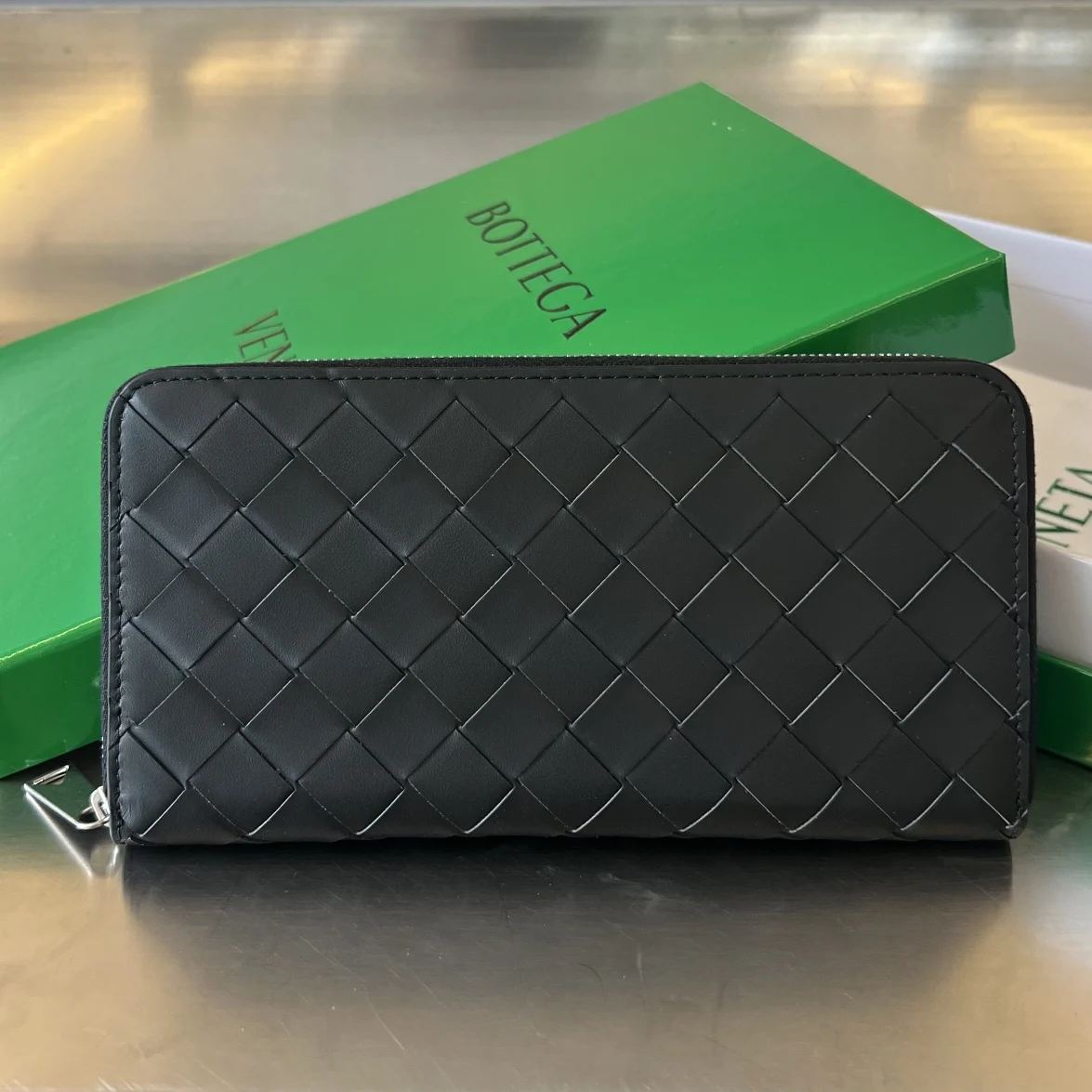 Bottega Veneta 593217 Men s Woven Wallet, Zippered Men s Wallet Bottega Veneta 593217 Men s Woven Wallet, Zippered Men s Wallet